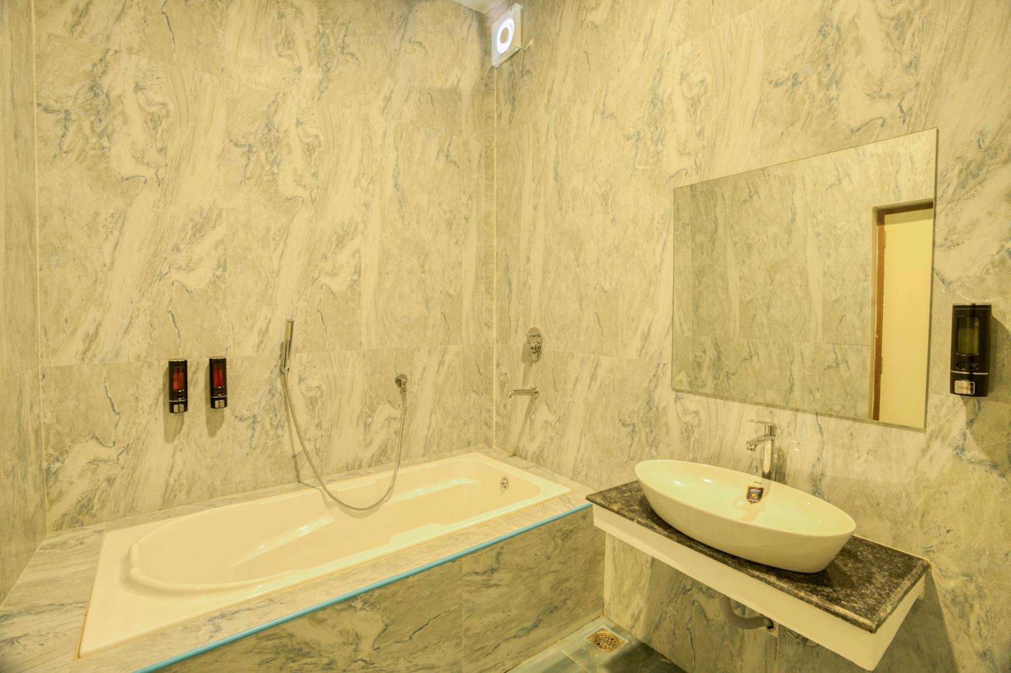 Seaborne Beach Resort ออโรวิลล์ ภายนอก รูปภาพ